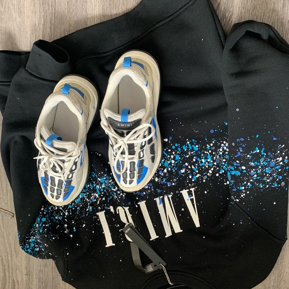 It’s an Amiri sweater and the Amiri bone runner shoes. For the sweater it’s $500 - Picture 4 of 6